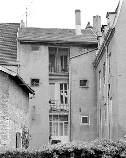 Immeuble 3bis, rue de la Sous-Préfecture. Façade sur cour. 1875. © Jérôme Mongreville / Région Bourgogne-Franche-Comté, Inventaire du patrimoine - 1987