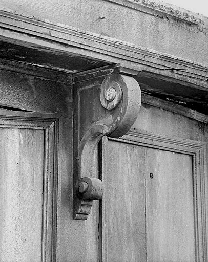 Détail d'une console soutenant le dais des dorsaux du mur sud du choeur, après l'incendie de 1987. © Jérôme Mongreville / Région Bourgogne-Franche-Comté, Inventaire du patrimoine - 1987