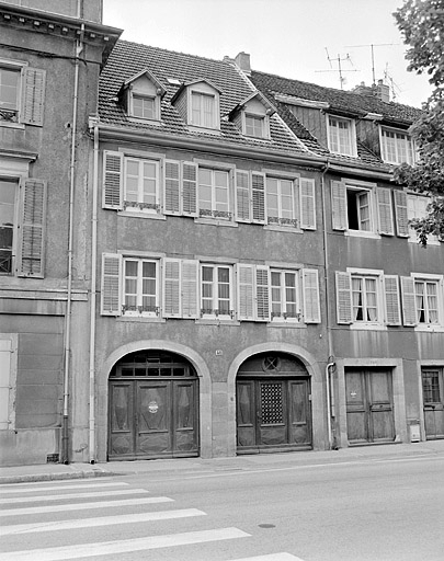 Façade sur rue. © Jérôme Mongreville / Région Bourgogne-Franche-Comté, Inventaire du patrimoine - 1987 Façade sur rue. © Jérôme Mongreville / Région Bourgogne-Franche-Comté, Inventaire du patrimoine - 1987