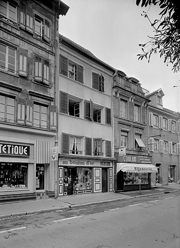 Maison 27, place Denfert-Rochereau. Milieu 16e siècle. © Jérôme Mongreville / Région Bourgogne-Franche-Comté, Inventaire du patrimoine - 1987