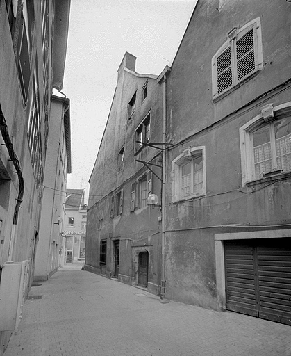 Façade sur la rue Saint-Martin. © Jérôme Mongreville / Région Bourgogne-Franche-Comté, Inventaire du patrimoine - 1987 Façade sur la rue Saint-Martin. © Jérôme Mongreville / Région Bourgogne-Franche-Comté, Inventaire du patrimoine - 1987