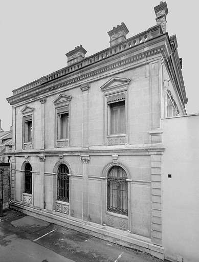 Banque. Façade sur la cour de l'Hôtel de Ville. © Jérôme Mongreville / Région Bourgogne-Franche-Comté, Inventaire du patrimoine - 1987