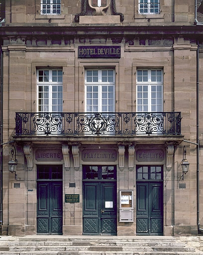 Façade principale, avant-corps central. © Jérôme Mongreville / Région Bourgogne-Franche-Comté, Inventaire du patrimoine - 1988