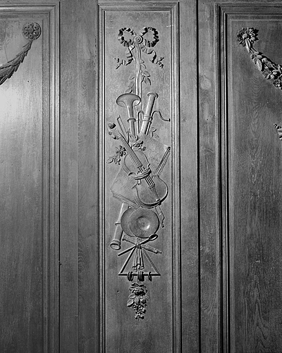 Panneau : chute d'instruments de musique. © Yves Sancey / Région Bourgogne-Franche-Comté, Inventaire du patrimoine - 1988