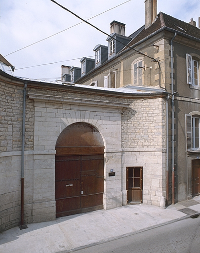 Le portail d'entrée. © Yves Sancey / Région Bourgogne-Franche-Comté, Inventaire du patrimoine - 1988