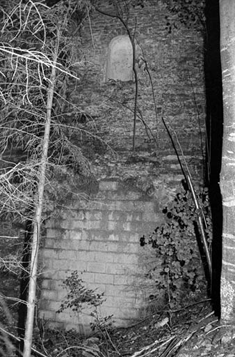 Entrée Sainte-Barbe. Surmontée par la niche abritant autrefois une statue de la sainte. © Laurent Poupard / Région Bourgogne-Franche-Comté, Inventaire du patrimoine - 1988