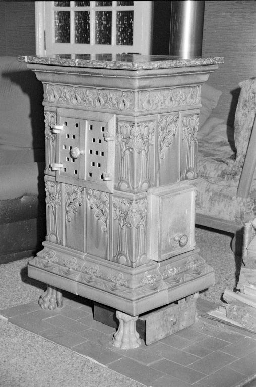 Poêle fabriqué par la faïencerie. © Laurent Poupard / Région Bourgogne-Franche-Comté, Inventaire du patrimoine - 1988