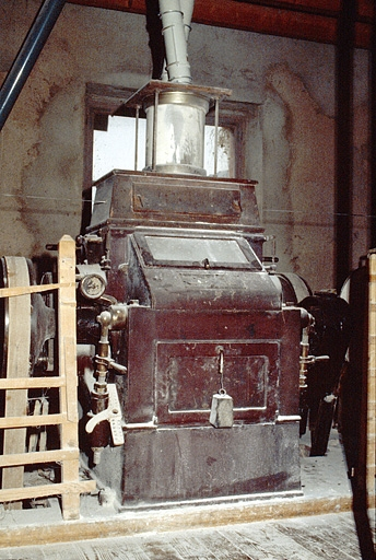 Minoterie (H), rez-de-chaussée : appareil à cylindres (convertisseur) Teisset-Rose-Brault. © Laurent Poupard / Région Bourgogne-Franche-Comté, Inventaire du patrimoine - 1988