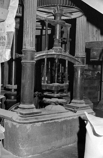 Beffroi : arbre moteur d'une paire de meules et système d'embrayage. © Laurent Poupard / Région Bourgogne-Franche-Comté, Inventaire du patrimoine - 1988