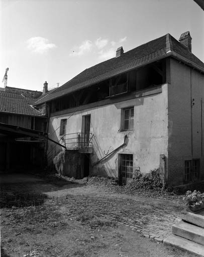 Logement avec séchoir à la partie supérieure, de trois quarts droit. © Yves Sancey / Région Bourgogne-Franche-Comté, Inventaire du patrimoine, 1988 - 1988 Logement avec séchoir à la partie supérieure, de trois quarts droit. © Yves Sancey / Région Bourgogne-Franche-Comté, Inventaire du patrimoine, 1988 - 1988