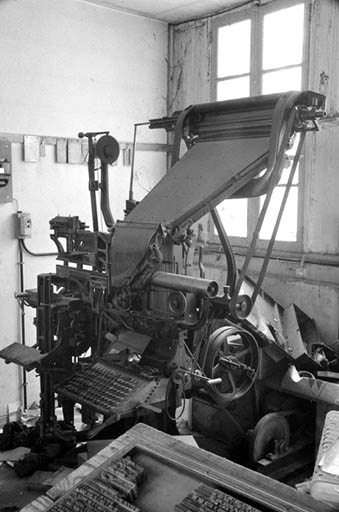 Pièce de séchage, rez-de-chaussée : Linotype. © Laurent Poupard / Région Bourgogne-Franche-Comté, Inventaire du patrimoine - 1989