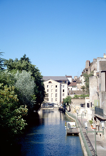 Façade postérieure. © Laurent Poupard / Région Bourgogne-Franche-Comté, Inventaire du patrimoine - 1989