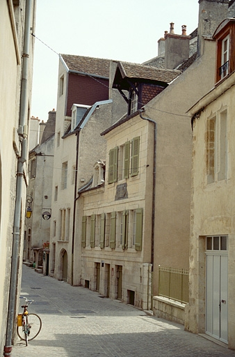 Façade antérieure, de trois quarts droit. © Laurent Poupard / Région Bourgogne-Franche-Comté, Inventaire du patrimoine - 1989 Façade antérieure, de trois quarts droit. © Laurent Poupard / Région Bourgogne-Franche-Comté, Inventaire du patrimoine - 1989
