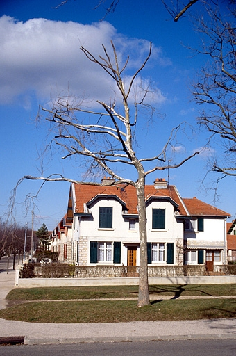 Face latérale droite vue de face. © Laurent Poupard / Région Bourgogne-Franche-Comté, Inventaire du patrimoine - 1989