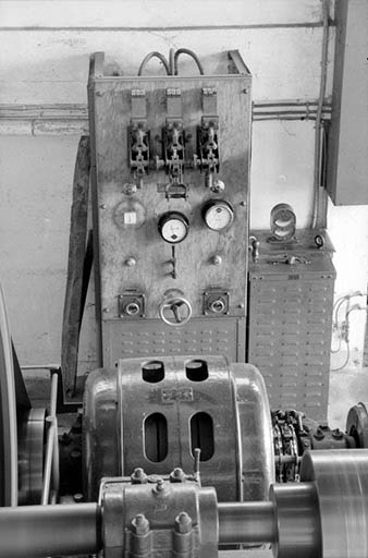 Bâtiment d'eau : tableau de commande électrique. © Laurent Poupard / Région Bourgogne-Franche-Comté, Inventaire du patrimoine - 1989