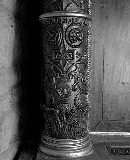 Détail : partie inférieure de la colonne de gauche du retable. © Jérôme Mongreville / Région Bourgogne-Franche-Comté, Inventaire du patrimoine - 1989