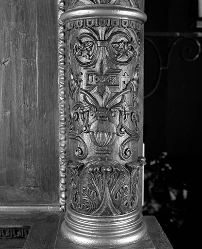 Détail : partie inférieure de la colonne de droite du retable. © Jérôme Mongreville / Région Bourgogne-Franche-Comté, Inventaire du patrimoine - 1989