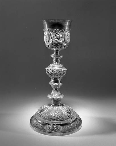 Vue du calice du côté de la montée au calvaire sur le pied. © Jérôme Mongreville / Région Bourgogne-Franche-Comté, Inventaire du patrimoine - 1989