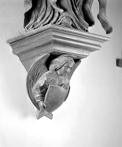 Console de droite, vue de trois quarts. © Jérôme Mongreville / Région Bourgogne-Franche-Comté, Inventaire du patrimoine - 1989