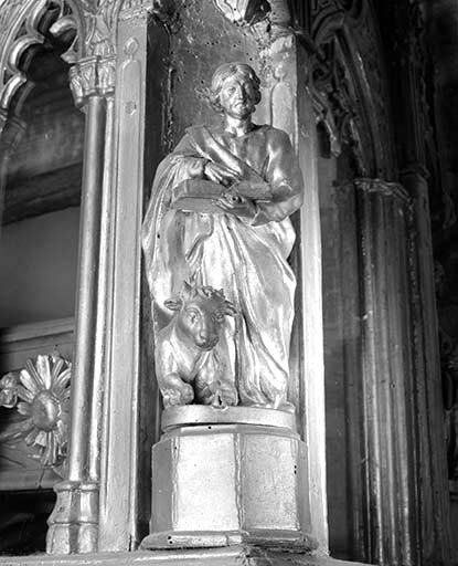 La statuette de saint Luc, vue de face. © Jérôme Mongreville / Région Bourgogne-Franche-Comté, Inventaire du patrimoine - 1989 La statuette de saint Luc, vue de face. © Jérôme Mongreville / Région Bourgogne-Franche-Comté, Inventaire du patrimoine - 1989