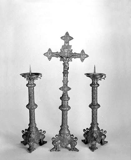 La croix et deux chandeliers. © Jérôme Mongreville / Région Bourgogne-Franche-Comté, Inventaire du patrimoine - 1989