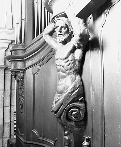 Détail : atlante gauche. © Jérôme Mongreville / Région Bourgogne-Franche-Comté, Inventaire du patrimoine - 1989