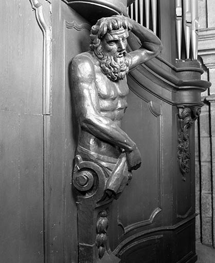 Détail : atlante droit. © Jérôme Mongreville / Région Bourgogne-Franche-Comté, Inventaire du patrimoine - 1989