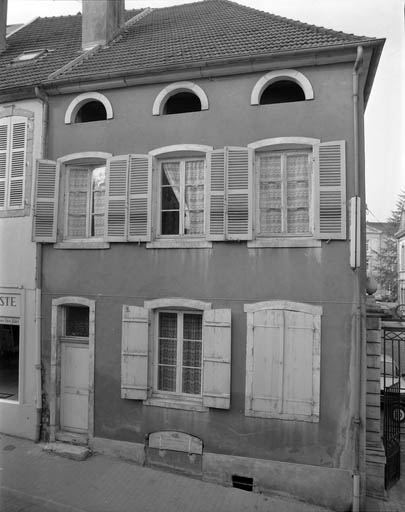 Logement de l'aumonier : façade antérieure de face. © Yves Sancey / Région Bourgogne-Franche-Comté, Inventaire du patrimoine - 1989