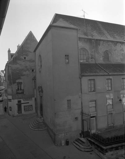 Chapelle : façade antérieure de trois quarts droit. © Yves Sancey / Région Bourgogne-Franche-Comté, Inventaire du patrimoine - 1989