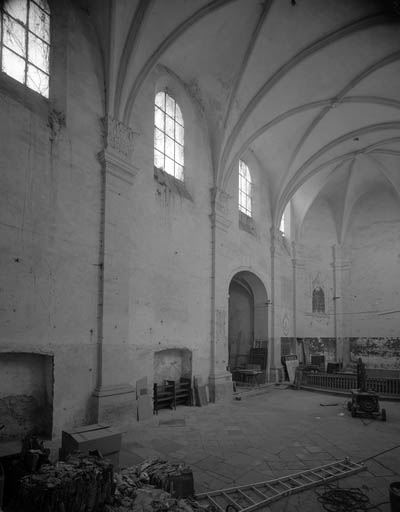 Chapelle : intérieur avec nef, choeur et chapelle latérale gauche de trois quarts droit. © Yves Sancey / Région Bourgogne-Franche-Comté, Inventaire du patrimoine - 1989
