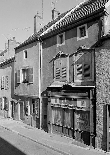 Façade antérieure : de trois quarts droit. © Yves Sancey / Région Bourgogne-Franche-Comté, Inventaire du patrimoine - 1989