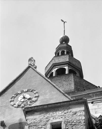 Pignon du bras droit du transept et flèche polygonale du clocher. © Yves Sancey / Région Bourgogne-Franche-Comté, Inventaire du patrimoine - 1989