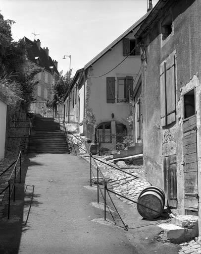 Rue du Tertre du Château. © Yves Sancey / Région Bourgogne-Franche-Comté, Inventaire du patrimoine - 1989