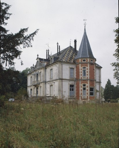 Logement patronal. Vue depuis le sud-est en 1989. © Yves Sancey / Région Bourgogne-Franche-Comté, Inventaire du patrimoine - 1989
