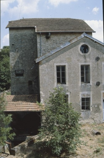 Façade postérieure du haut fourneau en 1989. © Yves Sancey / Région Bourgogne-Franche-Comté, Inventaire du patrimoine - 1989
