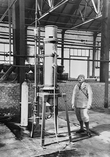 Appareil pour la fabrication d'hypochlorite de soude (eau de javel), fabriqué et commercialisé par la société Solvay. © Jérôme  Mongreville (reproduction), Charnotet / Région Bourgogne-Franche-Comté, Inventaire du patrimoine - 1990 Appareil pour la fabrication d'hypochlorite de soude (eau de javel), fabriqué et commercialisé par la société Solvay. © Jérôme  Mongreville (reproduction), Charnotet / Région Bourgogne-Franche-Comté, Inventaire du patrimoine - 1990