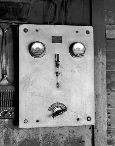 Intérieur : tableau de contrôle Grauer et Weil. © Yves Sancey / Région Bourgogne-Franche-Comté, Inventaire du patrimoine - 1990