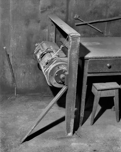 Intérieur : tonneau de polissage. © Yves Sancey / Région Bourgogne-Franche-Comté, Inventaire du patrimoine - 1990