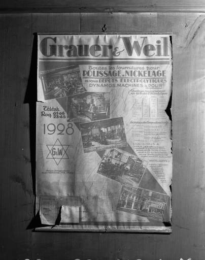 Intérieur : calendrier publicitaire Grauer et Weil de 1928. © Yves Sancey / Région Bourgogne-Franche-Comté, Inventaire du patrimoine - 1990