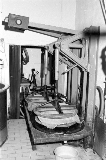 Presses à contrepoids. © Laurent Poupard / Région Bourgogne-Franche-Comté, Inventaire du patrimoine - 1990