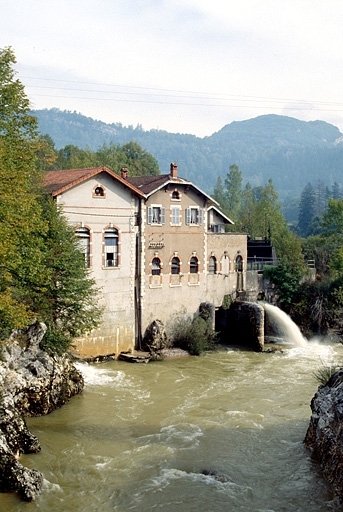 Façade sur la Bienne, par temps de crue. © Laurent Poupard / Région Bourgogne-Franche-Comté, Inventaire du patrimoine - 1990