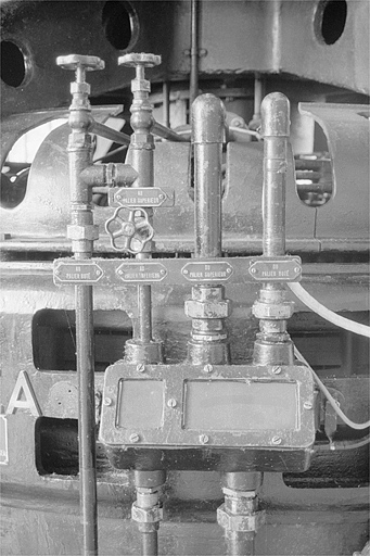 Alternateur ASEA : détail des conduits de graissage. © Laurent Poupard / Région Bourgogne-Franche-Comté, Inventaire du patrimoine - 1990