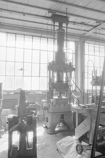 Presse verticale. © Laurent Poupard / Région Bourgogne-Franche-Comté, Inventaire du patrimoine - 1990 Presse verticale. © Laurent Poupard / Région Bourgogne-Franche-Comté, Inventaire du patrimoine - 1990