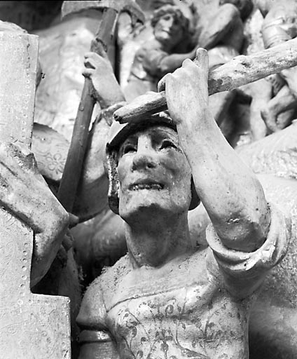 La Montée au Calvaire, détail : soldat brandissant un bâton. © Jérôme Mongreville / Région Bourgogne-Franche-Comté, Inventaire du patrimoine - 1990