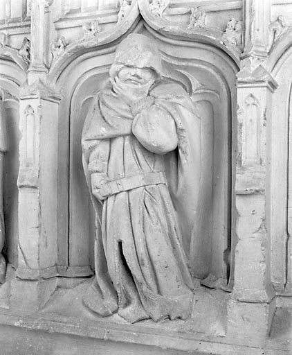 Détail : face nord, 3ème pleurant (en partant de la gauche). © Jérôme Mongreville / Région Bourgogne-Franche-Comté, Inventaire du patrimoine - 1990