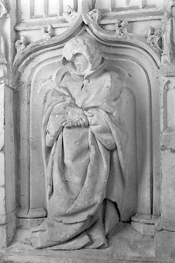 Détail : face sud, 5ème pleurant (en partant de la gauche). © Jérôme Mongreville / Région Bourgogne-Franche-Comté, Inventaire du patrimoine - 1990