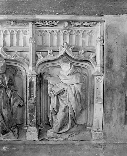 Détail : face nord, 7ème pleurant (en partant de la gauche). © Jérôme Mongreville / Région Bourgogne-Franche-Comté, Inventaire du patrimoine - 1990