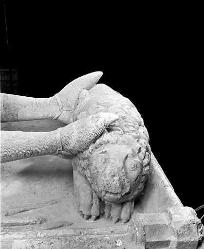 Détail : le lion aux pieds de Renaud de Bourgogne. © Jérôme Mongreville / Région Bourgogne-Franche-Comté, Inventaire du patrimoine - 1990