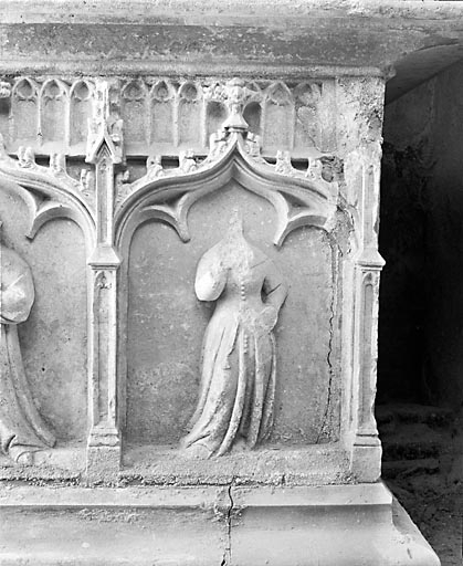 Détail : 8ème pleurant (en partant de la gauche). © Jérôme Mongreville / Région Bourgogne-Franche-Comté, Inventaire du patrimoine - 1990