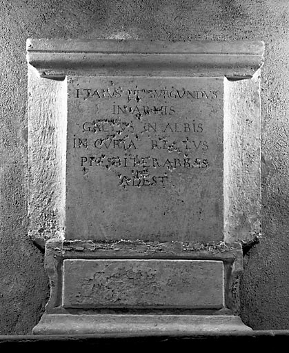 Détail : l'épitaphe. © Jérôme Mongreville / Région Bourgogne-Franche-Comté, Inventaire du patrimoine - 1990